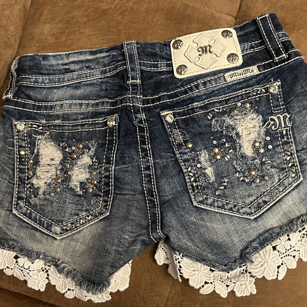 Miss Me studded floral lace jean shorts size 25 size 2